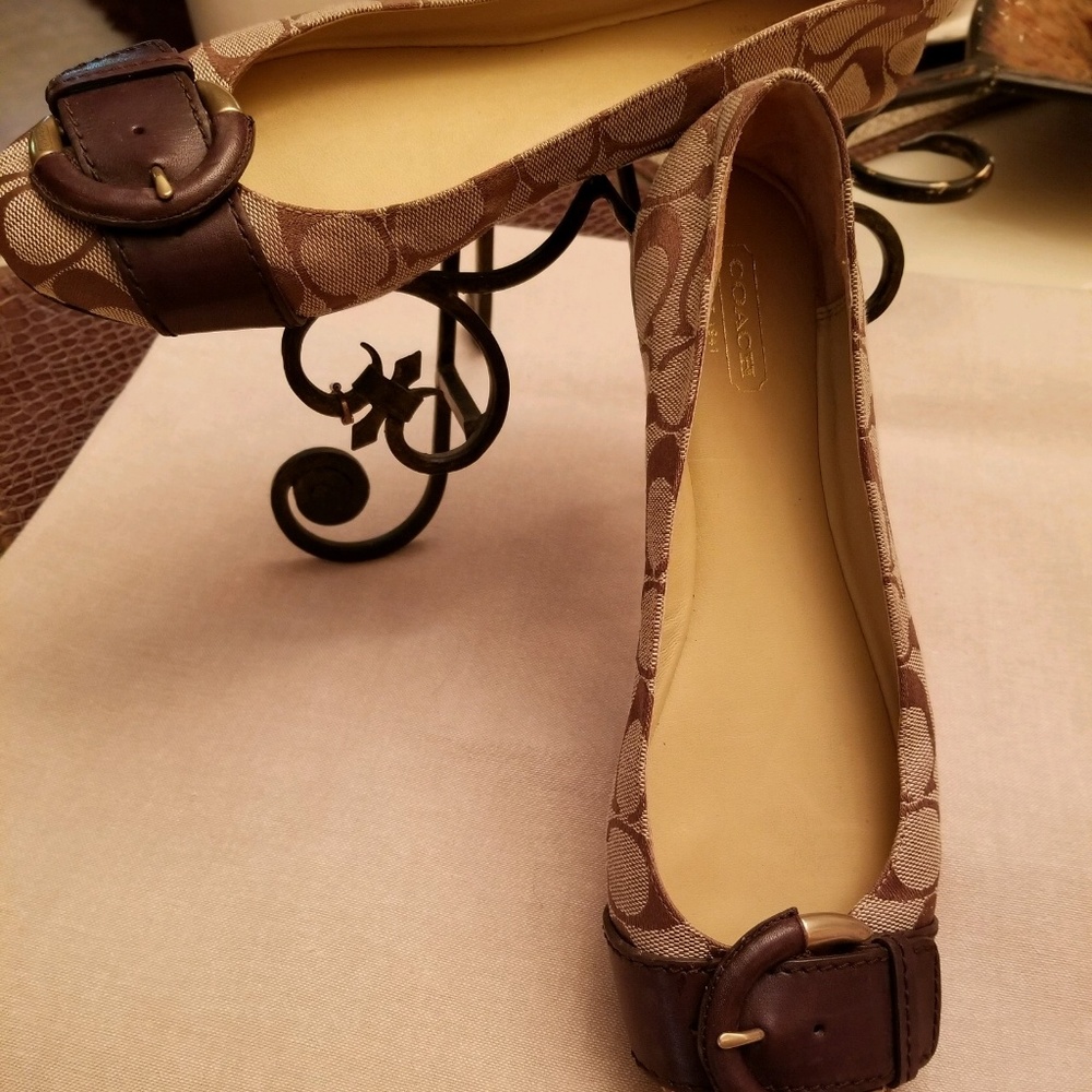 COACH BROWN FLATS SIZE 8.5 without the box